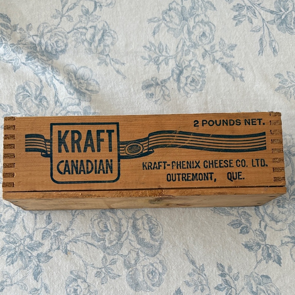 VTG Canadian Wooden Cheese Box